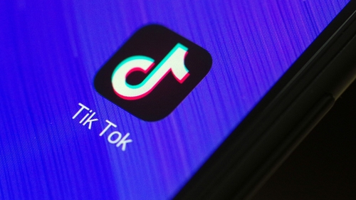 Anunț îngrijorător! Apple avertizează că TikTok spionează utilizatorii de iPhone