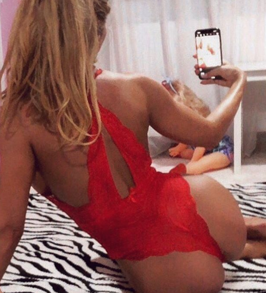Roxana Vașniuc și-a ”pompat” silicon în posterior! Imagini incendiare