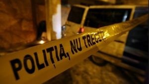 Un român și-a ucis soția în noaptea de Revelion, sub privirile îngrozite ale copiilor lor. După fapta odioasă, bărbatul s-a sinucis