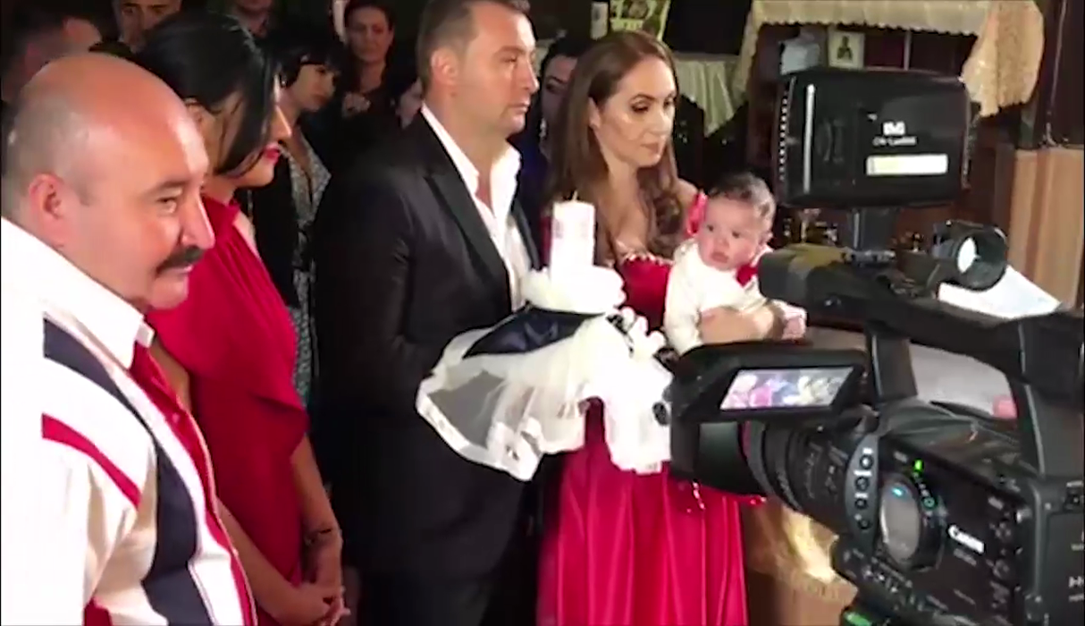 Primele imagini de la botezul fiului lui Nuţu Cămătaru