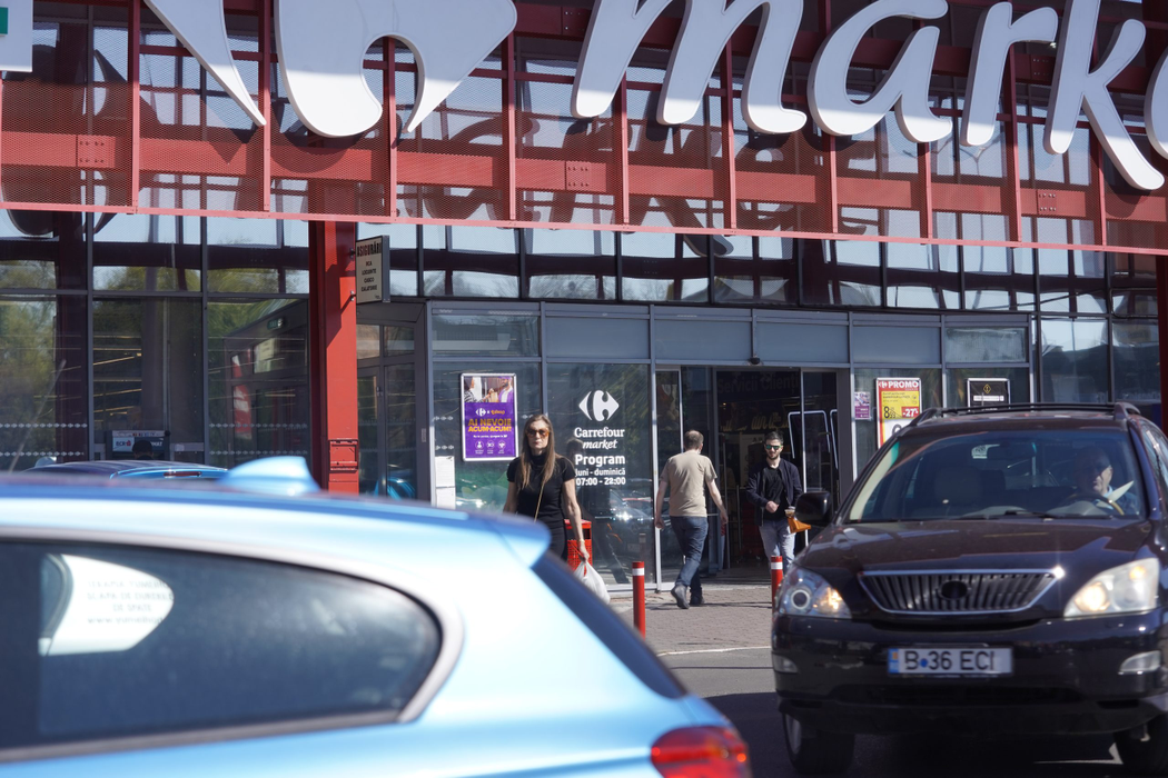 Romanița Iovan a mers la farmacie, de unde și-a cumpărat cosmetice (Foto: CANCAN.RO)