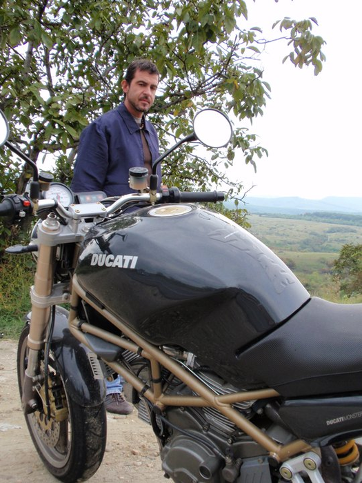 Aleessandro si motorul Ioanei, pe care acesta l-a dus în Pisa