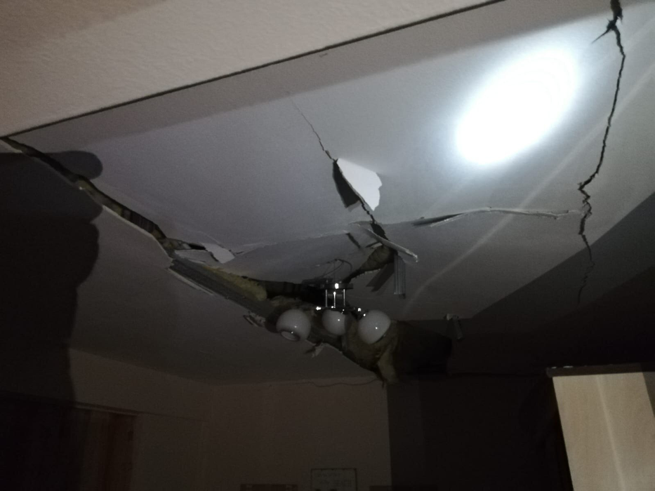 Explozie într-un bloc din Galați. O persoană a ajuns la spital și cinci apartamente au fost avariate
