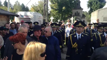 Vadim Tudor, condus pe ultimul drum! Ce a aparut pe cer in momentul in care sicriul a fost adus in cimitir