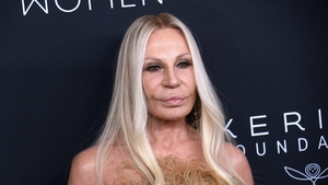 Donatella Versace și-a uluit total fanii cu această imagine. Nu le-a venit să creadă: „Cine e în poză?”