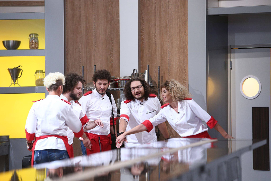 Momente tensionate la Antena 1! Urlete şi îmbrânceli între Dumitrescu şi Scărlătescu la “Chefi la cuţite”
