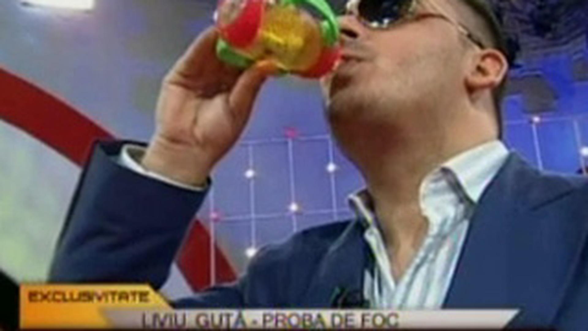 VIDEO In asteptarea fiicei sale, Liviu Guta s-a dat pe mancare de bebelusi si bea bere din biberonul ei! Vezi cum suge cu pofta din el