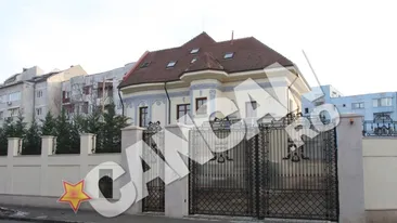 Bahmu crede ca exista ceva malefic in vila in care s-a mutat anul trecut, impreuna cu sotul si copiii: Am simtit energii si vibratii negative in casa aia. Am adus preotul sa faca sfestanie, dar Prigoana l-a dat afara!