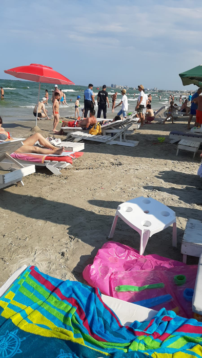 GALERIE FOTO | Poliția și Jandarmeria, la plimbare pe plajă! Nu au dat nicio amendă, deși aveau de ce