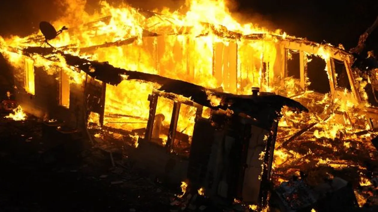 O femeie din Cugir a murit după ce salteaua pe care dormea a luat foc