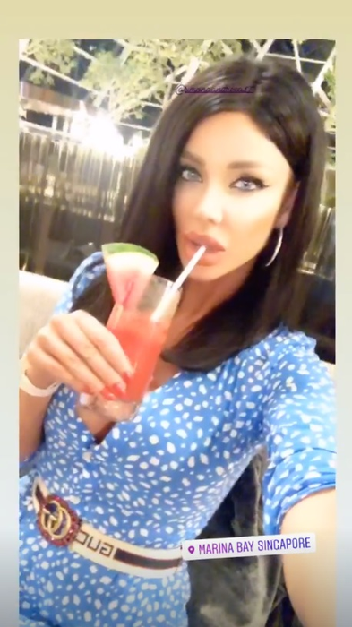 Bianca Drăgușanu, poză HOT în celebra piscină din Singapore. În ce poziție au fost surprinși blonda și iubitul ei