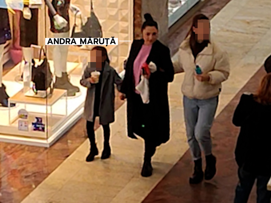 Andra Măruță, la plimbare cu micuța Eva și cu o amică (SURSA FOTO: CANCAN.RO)