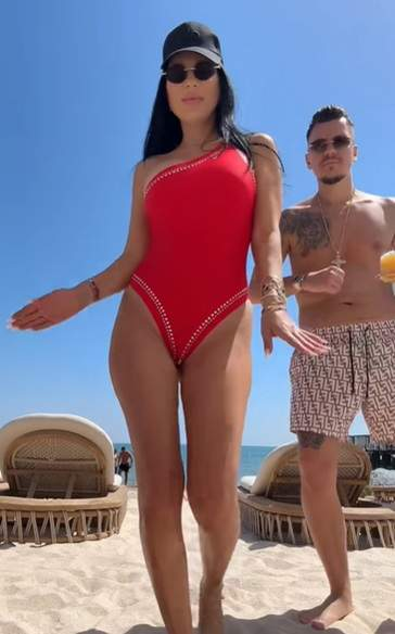 Imaginile cu Andreea Tonciu care au aprins internetul. Cum s-a filmat vedeta în vacanță