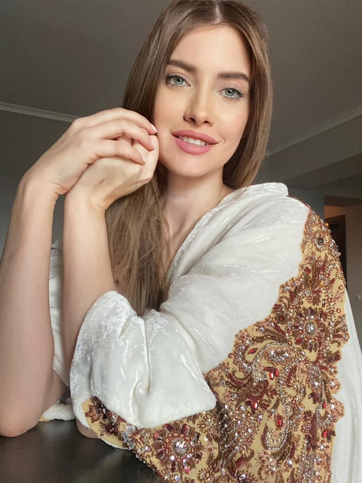 De aia e unică! Cum a ieșit îmbrăcată din casă Iulia Albu, azi-dimineață, prin zăpezile din București