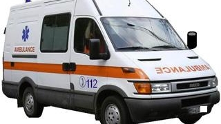 Ambulantier si paramedic, taiati cu lama de un barbat