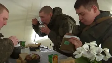 Ce mănâncă soldații ruși din Ucraina, de fapt. Cum au fost filmați