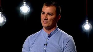 Marian Godină, mesaj dur pentru cei care refuză să le fie luată temperatura la intrarea în magazine! „Mă întreb acum cât de imbecil trebuie să fii…”