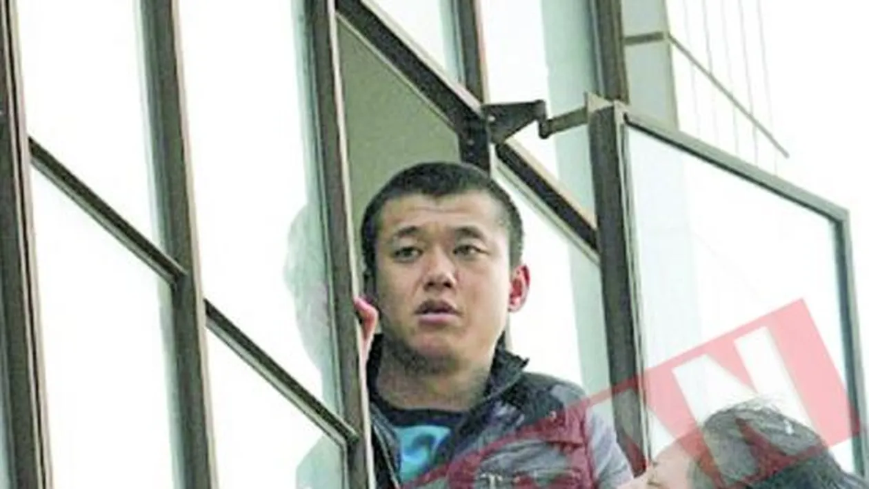 A incercat sa-si arunce iubita pe geam