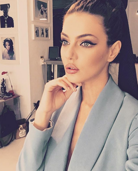 Christina ICH, în depresie! Angelina Jolie de România a vorbit despre suferinţa care o chinuie: ”Sunt tristă, dar zâmbesc! Asta e viaţa mea!”