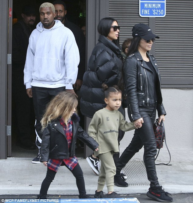 KIM KARDASHIAN a angajat o mamă surogat pentru a putea avea al treilea copil! Ce sumă îi va plăti femeii