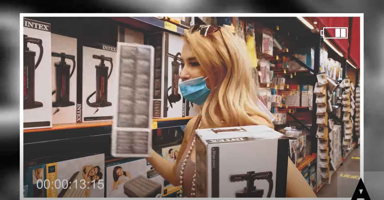 Andreea Bălan, atitudine iresponsabilă într-un hypermarket în care a mers cu Ella. Artista a fost criticată pentru gafa făcută în public