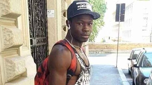 Eroul african care a salvat un copil, în Paris, va primi cetățenie franceză