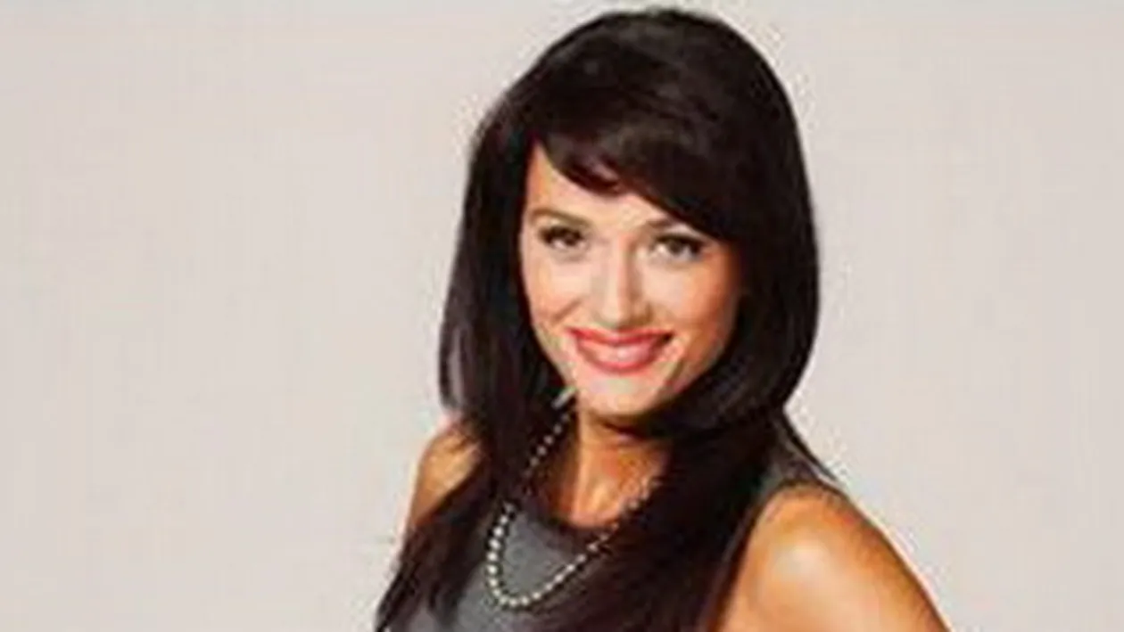 Sotul meu ma alearga prin casa si ma ciupeste Uite cum mentine aprinsa flacara iubirii Anca Turcasiu!