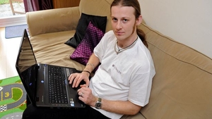 Un britanic si-a dat seama de ce nu-si poate lasa nevasta gravida. Tot necazul vine de la un laptop