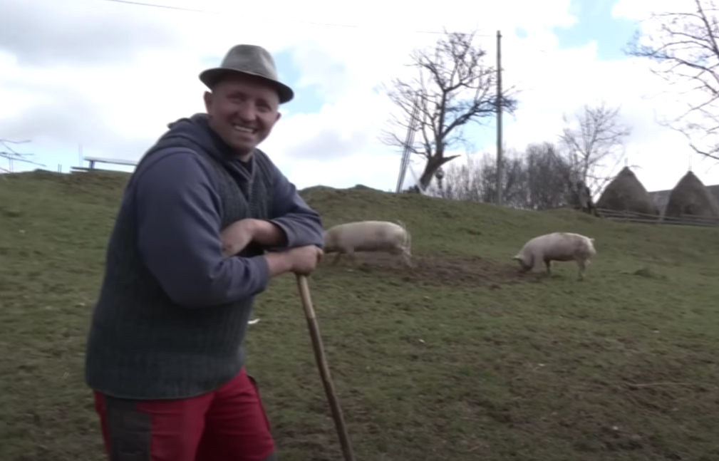 Doar 7 oameni mai stau în această localitate din România/ Sursa foto: Captură video