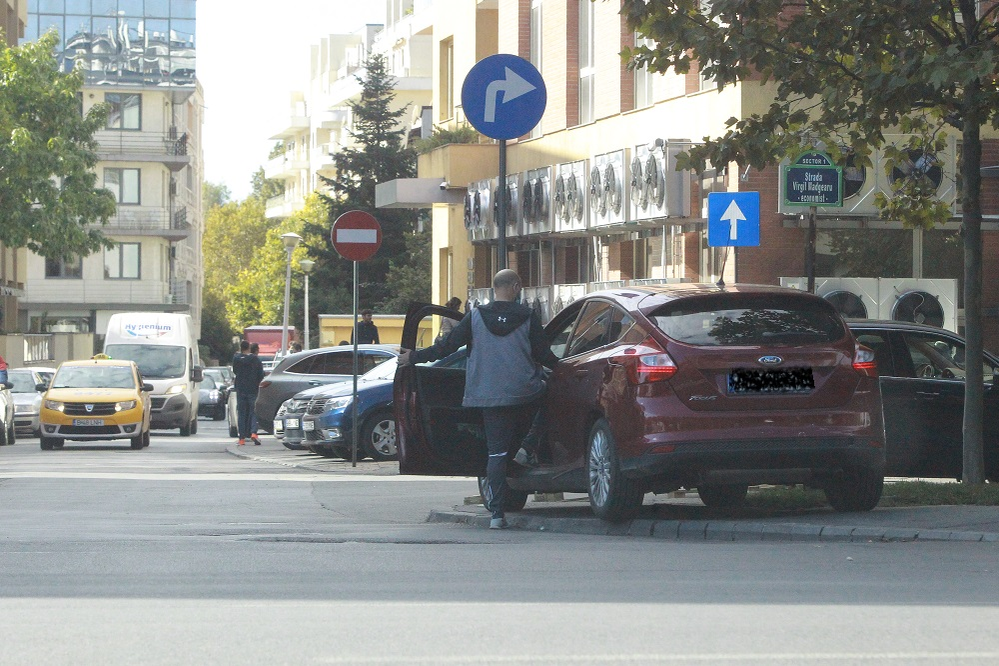 Cosmin Seleși și-a ”luat” trotuar