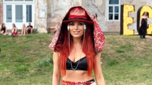Elena Gheorghe, show de senzație la Electric Castle! Publicul a dansat și a cerut bis: “M-am bucurat enorm să văd publicul dansând în hore și cântând alături de noi”