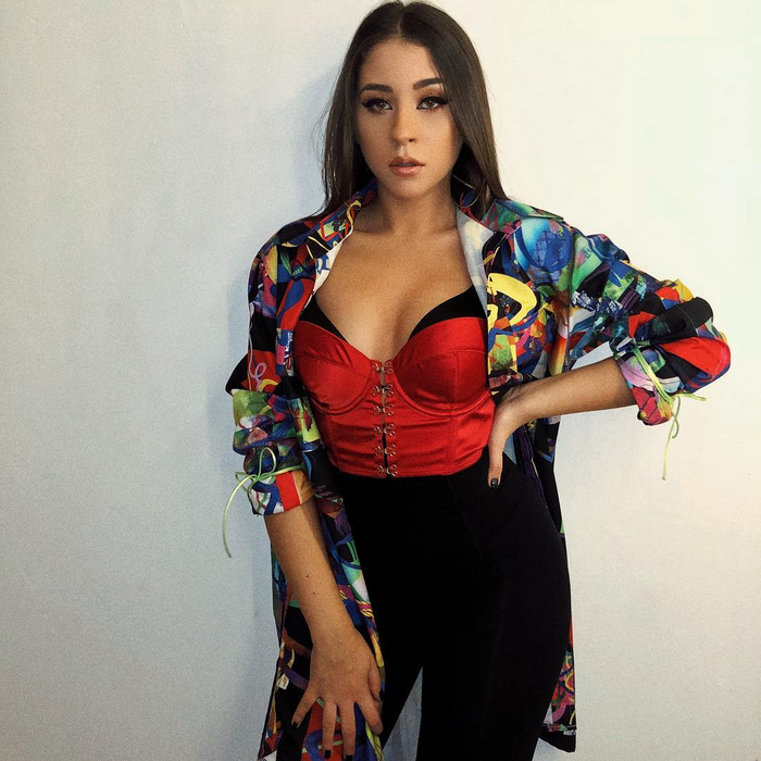 Nicole Cherry și decolteul provocator
(sursa foto - pagina de Instagram a vedeteI)