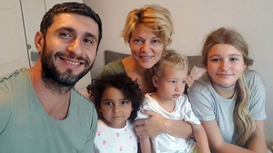 Ghinion pentru Dragoş Bucur şi Dana Nălbaru, la scurt timp după ce s-au mutat în Amsterdam! Ce a păţit mezinul familiei