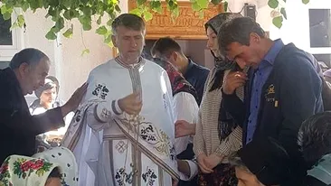 Cum l-au primit enoriaşii pe Cristian Pomohaci la Arhiepiscopia din Alba Iulia!