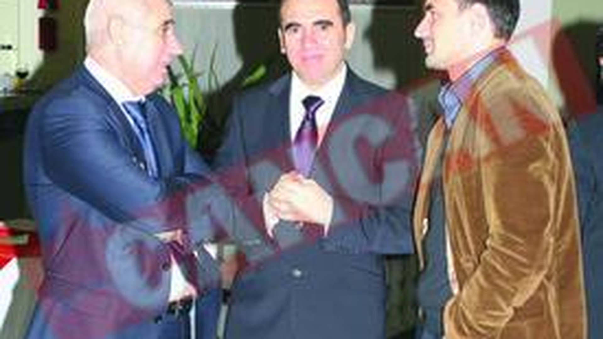 Penescu le-a furat fotbalistilor dansatoarele de la bara