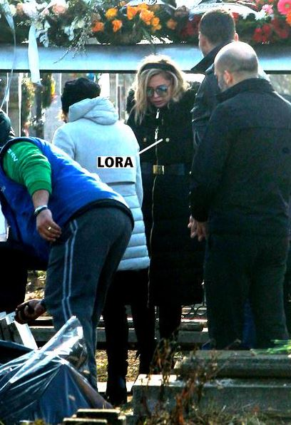 Lora, în continuare la pământ după ce și-a pierdut mama. “A murit acasă, o țineam de mână!”