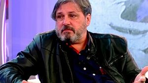 Cornel Galeş, surprins cu o blondă în oraş! Reacţia lui Mugurel Sfetcu: "E alegerea lui, n-am eu dreptul să-l judec". Cum se apără Cornel Galeş