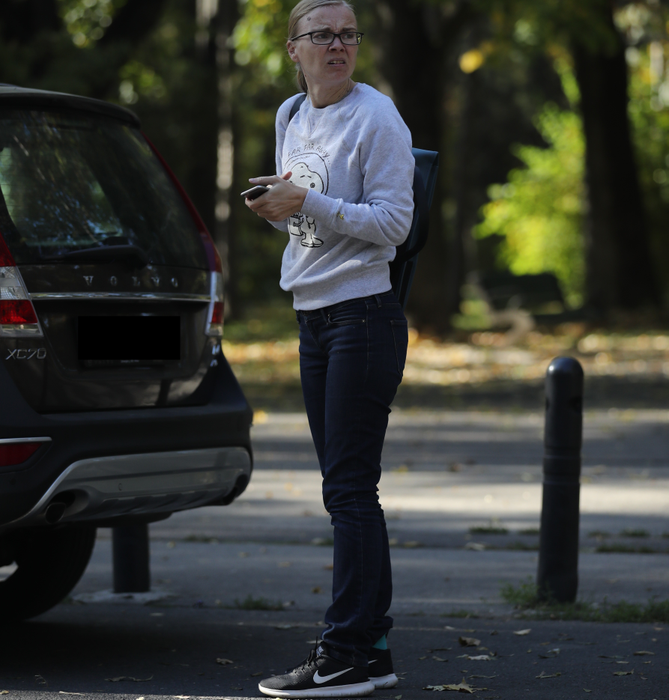 Ieva Govadaite, soţia boss-ului PRO TV, la o plimbare relaxantă în parc