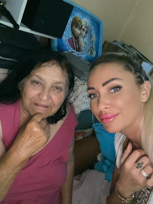 Cu lacrimi în ochi, Andreea Pirui a făcut un anunț sfâșietor: “Zbor lin, bunica mea (mama mea)”