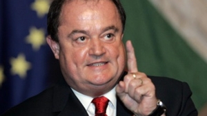 Vasile Blaga a fost reales preşedinte al PDL. Elena Udrea vrea să conteste rezultatul votului