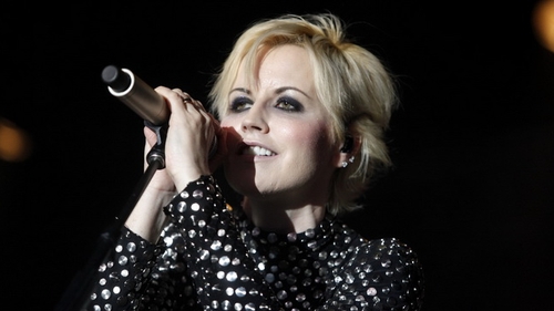 Solista trupei The Cranberries a fost arestata dupa ce a atacat o insotitoare de bord, in timpul unei calatorii