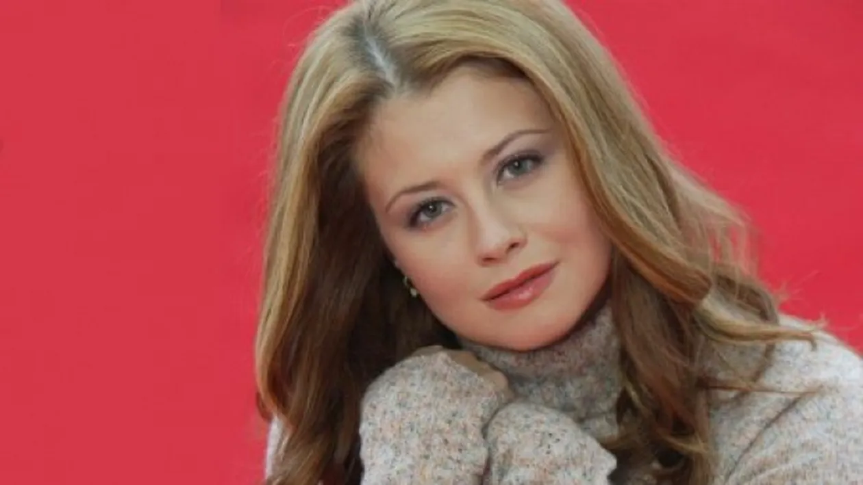 E oficial! Corina Danila a ajuns in strada, dupa ce a fost data afara din casa cu forta, cu tot cu fetita ei minora!