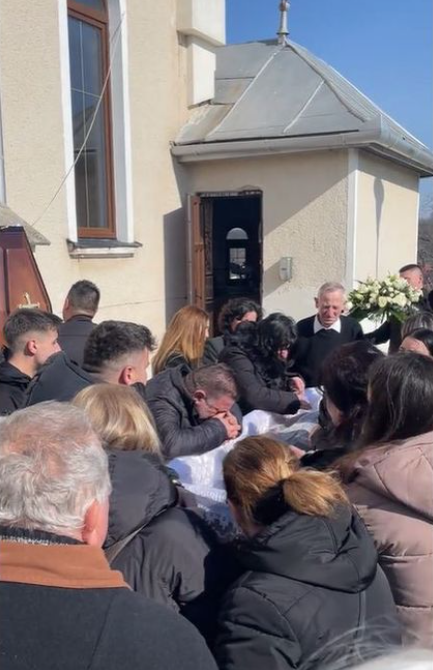 Tatăl lui Andrei Perneș e devastat de moartea fiului său. Ce a făcut cât timp a durat slujba de înmormântare
