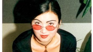 Adriana Bahmuțeanu, ca un vampir lângă ficus! Fotografia misterioasă de pe casa scării care rescrie legenda Prigoană