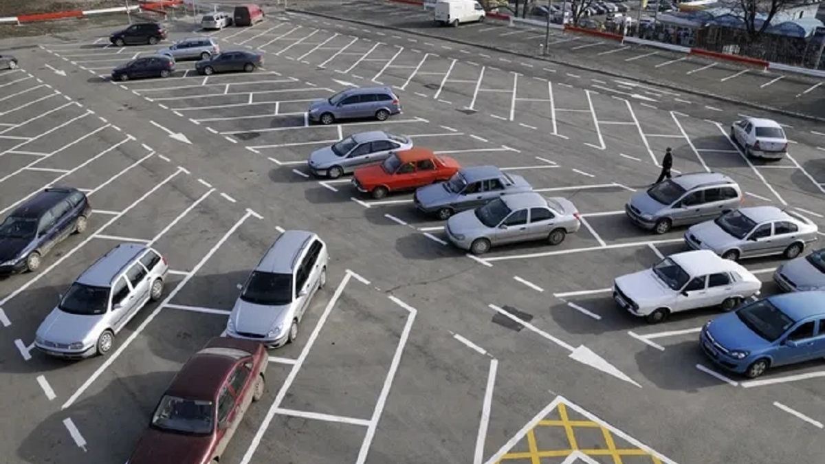 Parcare plătită doar cu un singur buton. Cum au reușit bucureștenii să parcheze mai ușor, cu aplicația amparcat.ro