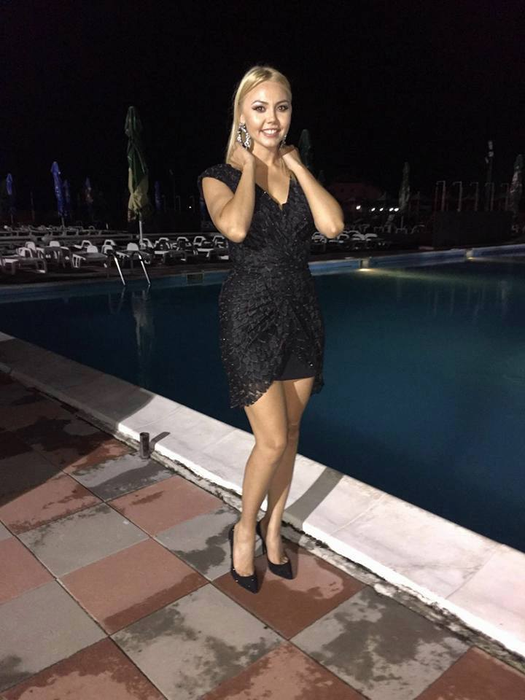 Cât de mult s-a schimbat DENISA MANELISTA! Cum arată acum blonda care susţinea că la 25 de ani era virgină