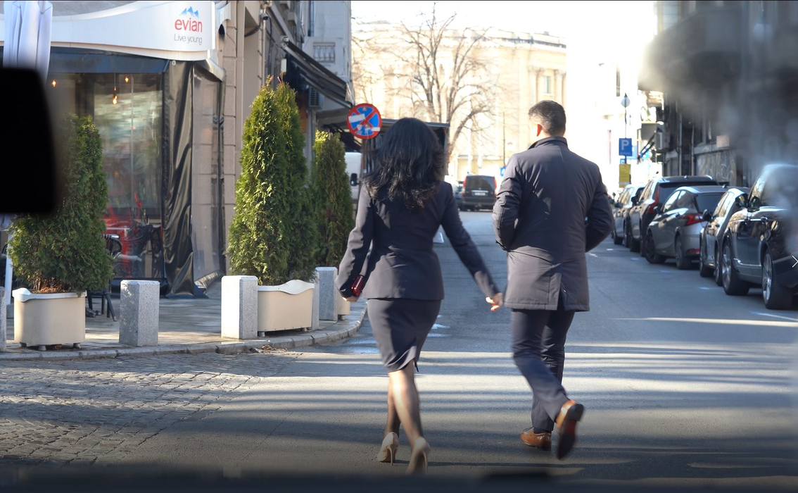 Ionela Roșca Nedelea și Eduard Novak ajung la Cocholat Ateneu, unde vor lua masa