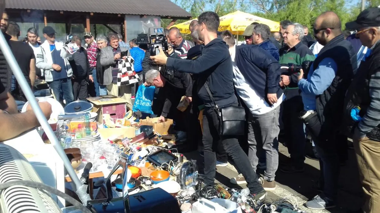 Fără jandarmi, fostul prim-ministru Mihai Tudose a făcut baie de mulțime la Buzău