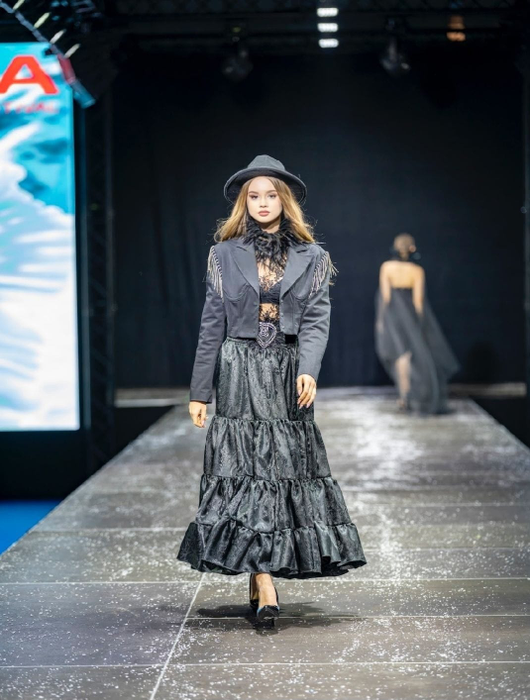 Colecția Black Opulence prezentată în cadrul evenimentului Pasarela