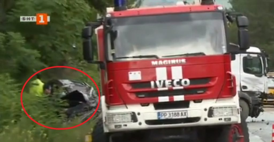 Doi români au murit pe loc, după ce mașina în care se aflau a fost implicată într-un accident rutier cumplit, produs în Bulgaria.